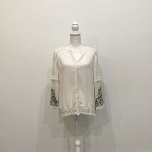 𝅺CHICO’S Embroidered Bohemian Style Button Front Bell Sleeve Shirt